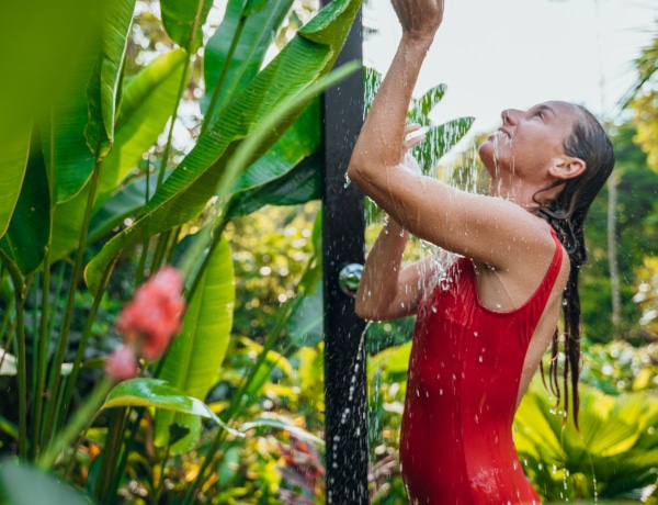 Előfordul, hogy nincs medencéje az embernek – de hűsölni olcsó és kreatív módokon is lehet