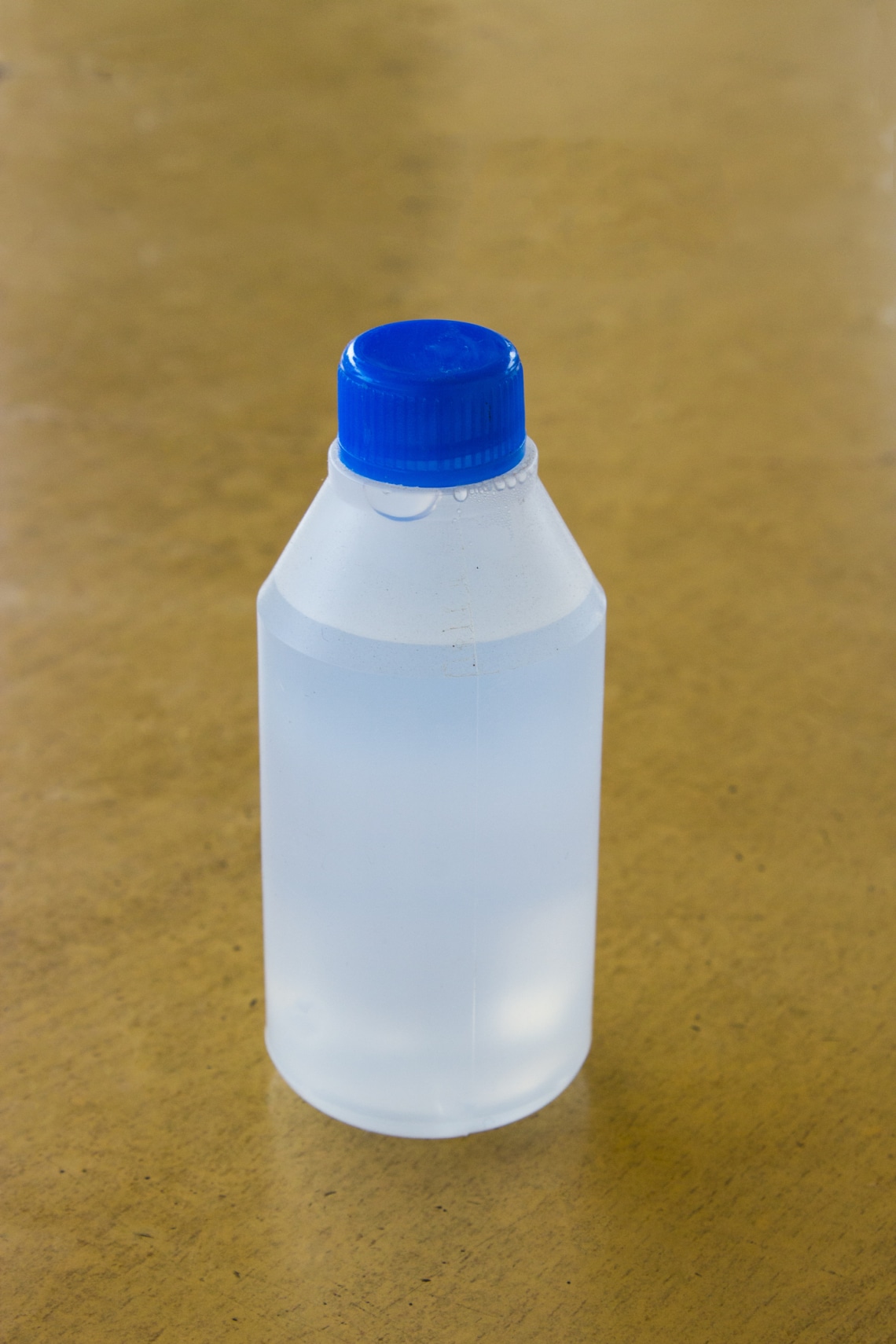 Hogyan tisztítsuk meg a sütőlemezeket hidrogén-peroxiddal?