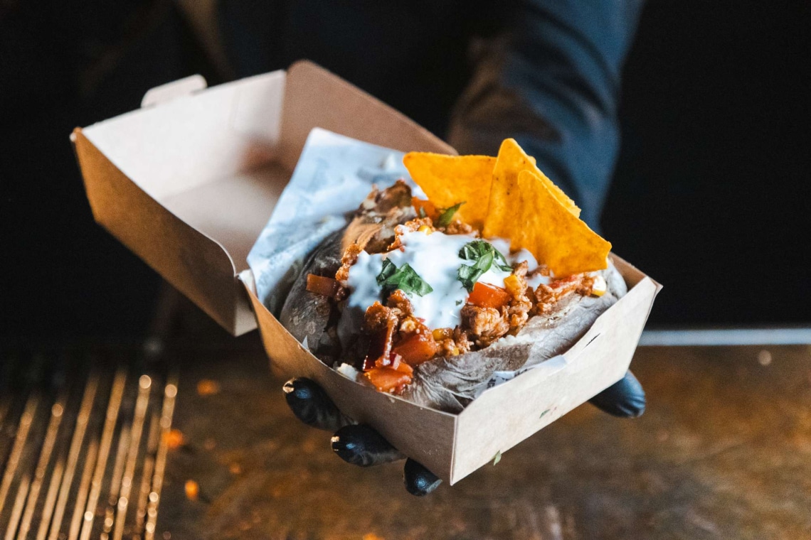 Ettél már Krumpellót? Két magyar fiatal mennyei, különleges street food ételeket alkotott, most állandó üzletük is megnyílt