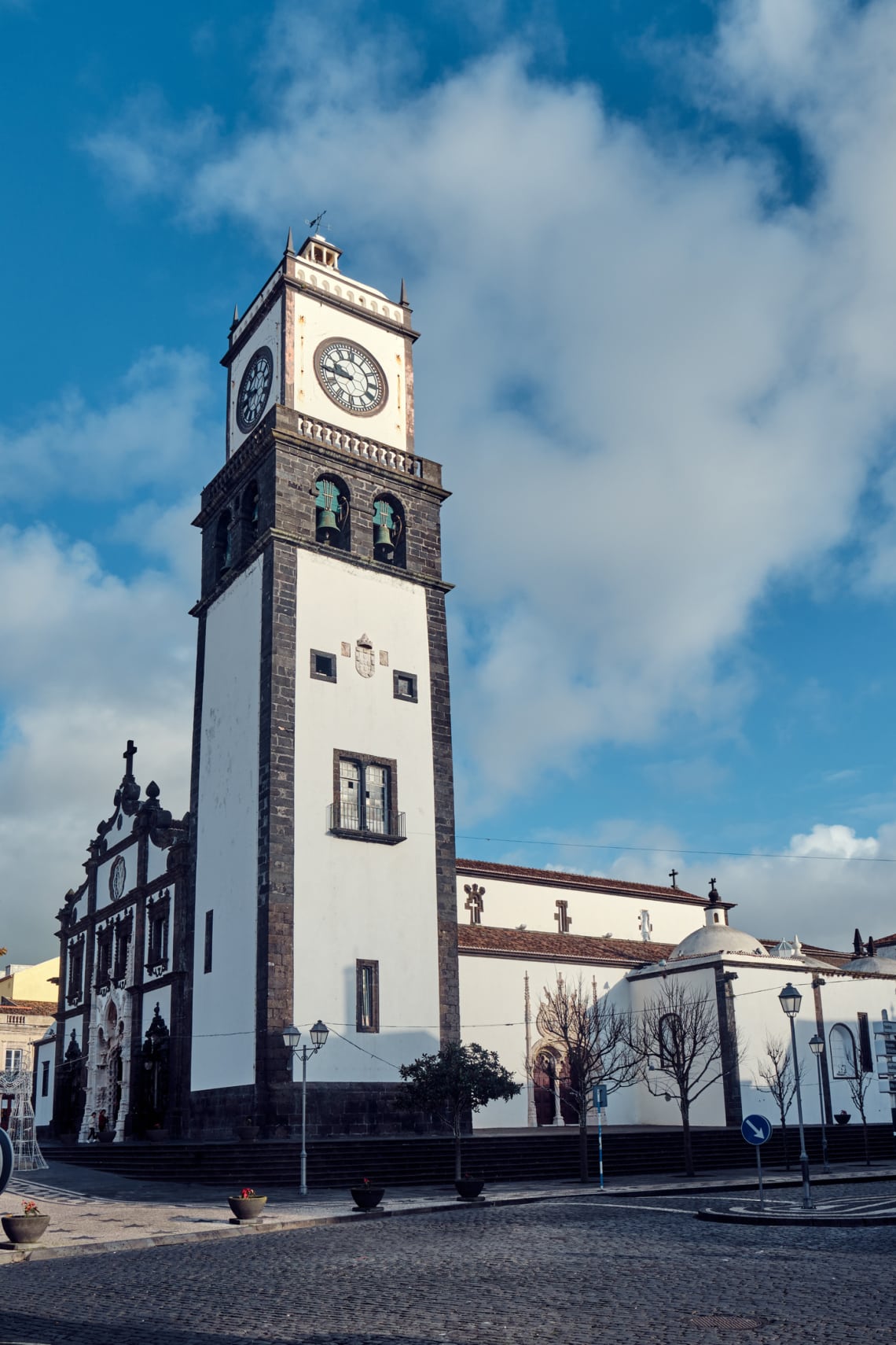 Ponta Delgada nyüzsgő élete és kulturális kincsei