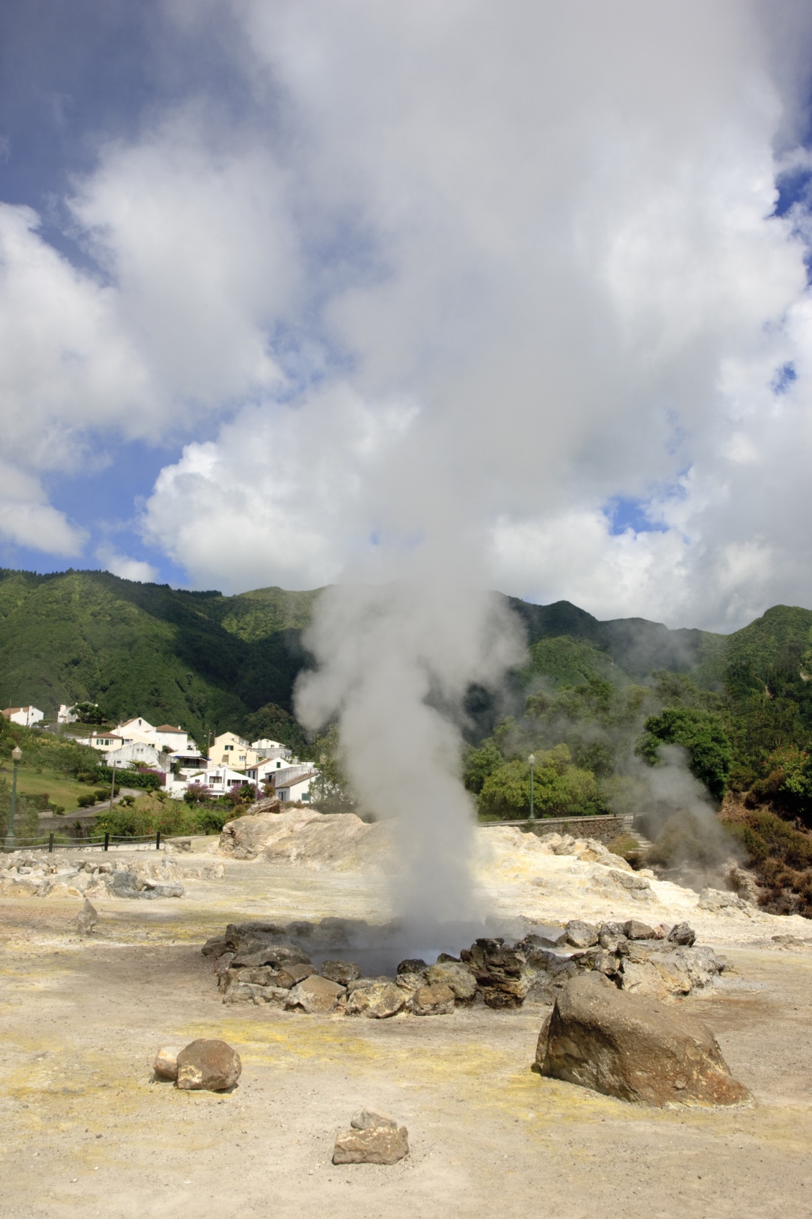 Furnas: egy vulkán kráterében