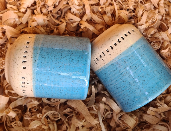 Egyedi, modern kerámiákkal varázsol el a szókimondó magyar művész