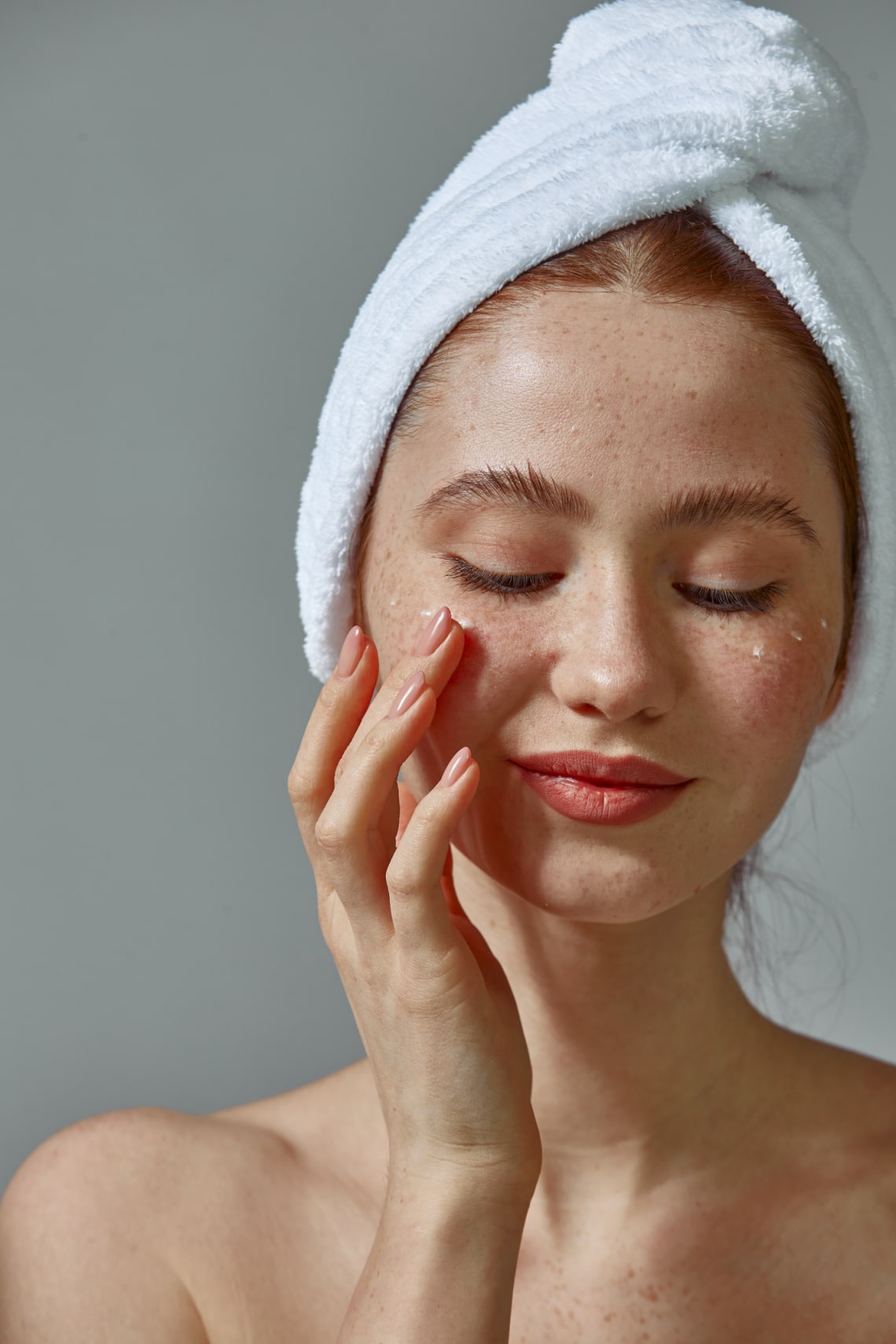 Hámlasztja és megújítja a bőrt