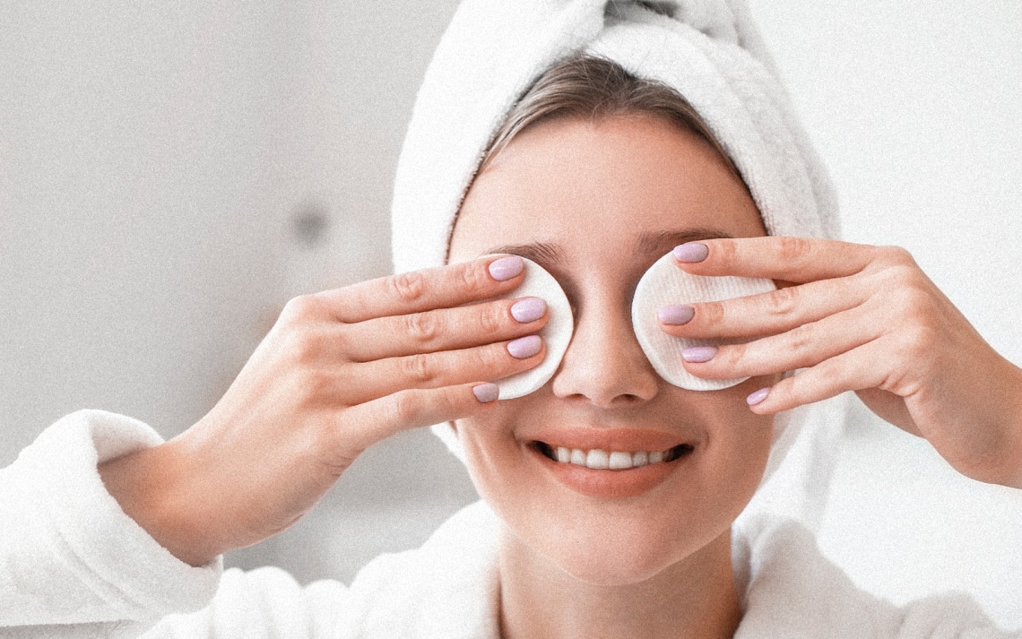 Ezekkel tisztítsd meg az arcod otthon, ha elfogyott a bolti sminklemosód