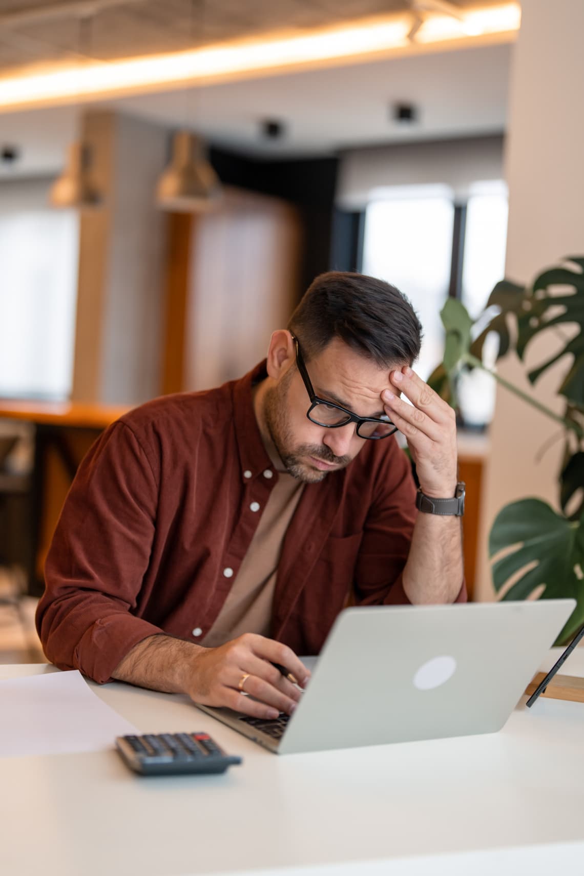 Robbanékony viselkedés