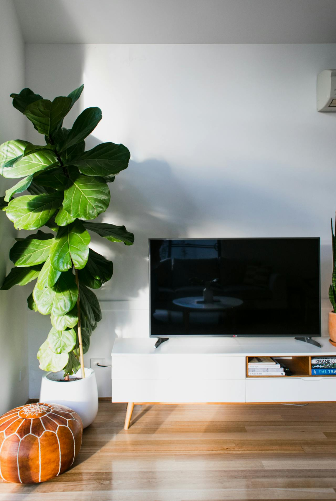 TV, játékkonzol, router, kábeldoboz