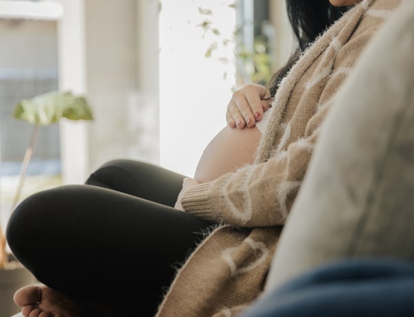 „Sajnos örökbe kellett adnom a babámat” – Nők, akik későn vették észre, hogy terhesek