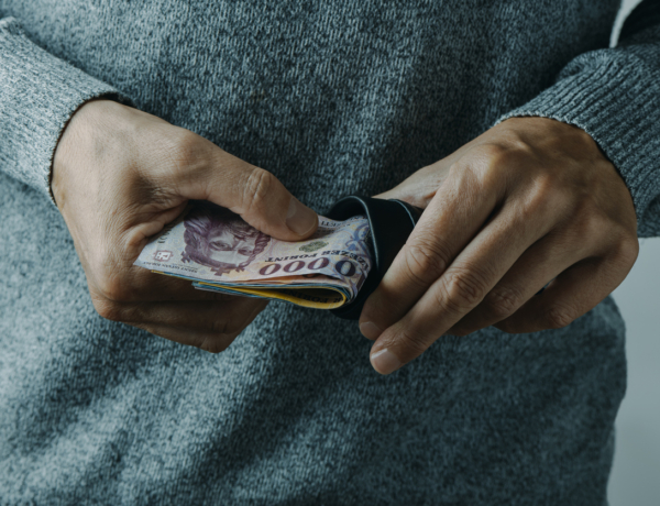 „Rejtsd a pénzt a fagyasztóba!” 5+1 furfangos hely, ahová elrejtheted a készpénzt