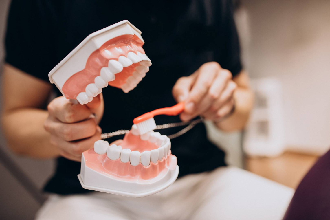 Ezért fontos a fogászati implantátum ápolása és folyamatos ellenőrzése
