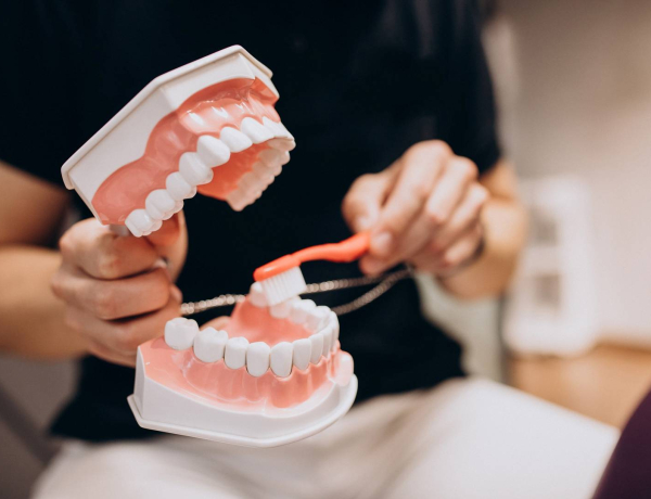 Ezért fontos a fogászati implantátum ápolása és folyamatos ellenőrzése