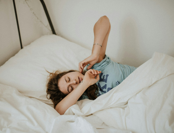 5 alvási szokás, ami borzasztóan rossz a hajunknak – rád melyik igaz?