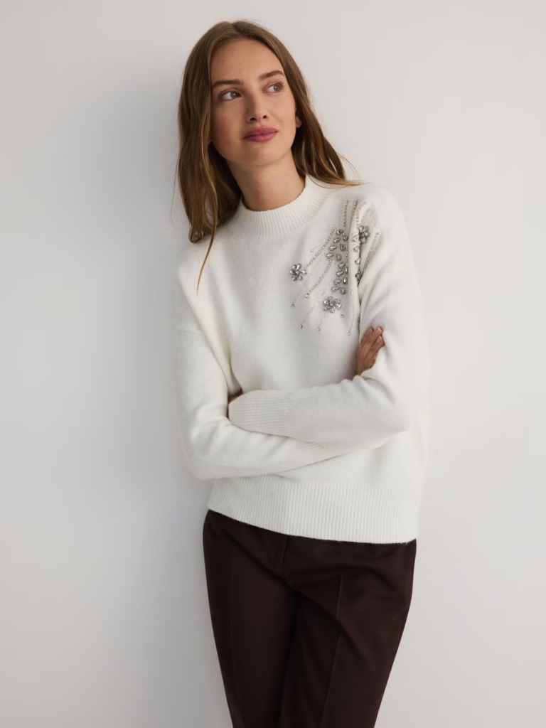 Elegáns fehér karácsonyi pulóver