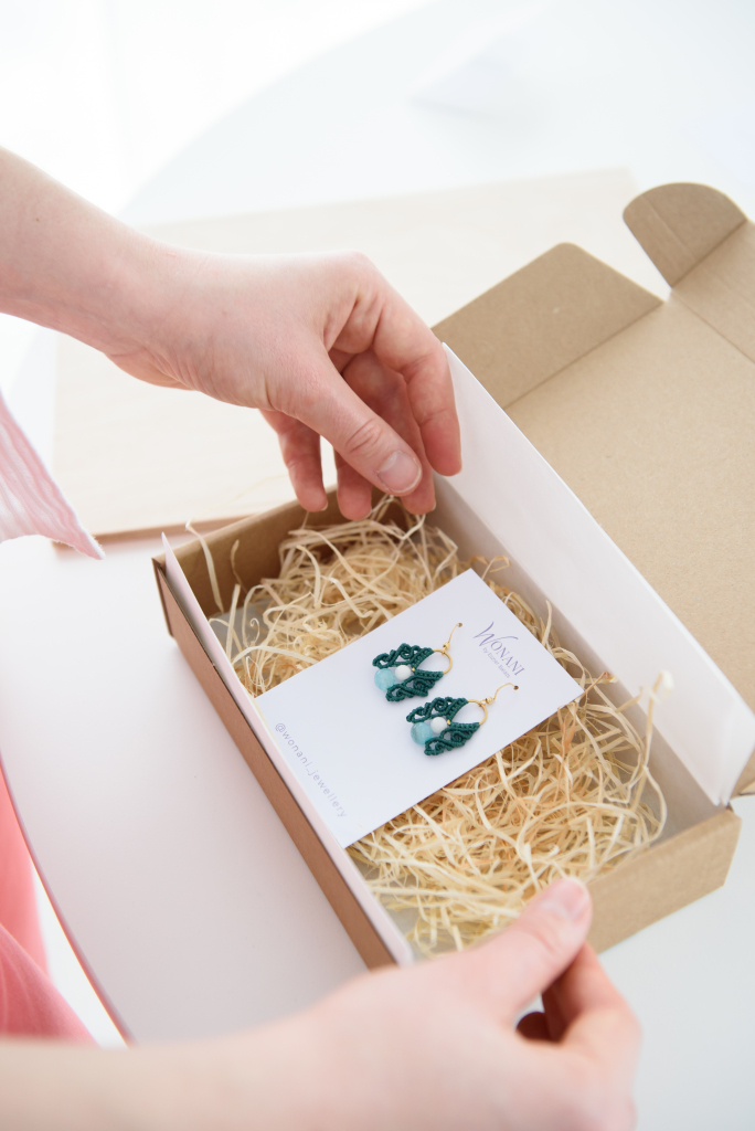 Mikromakramé kézzel készült ékszerek