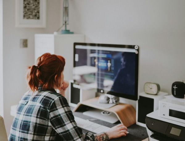 „A Holdon akartam szülni, végül műkörmös lettem” – Mi volt a nagy gyermekkori álmod?