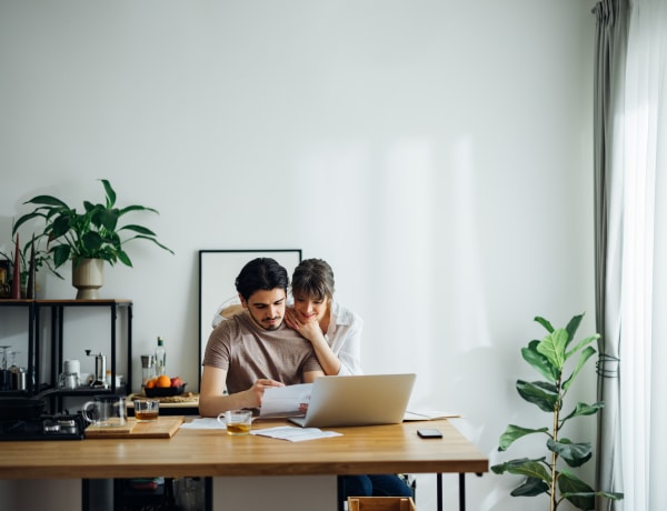 Erről árulkodik a szakértők szerint, melyikőtök hozza meg a pénzügyi döntéseiteket 