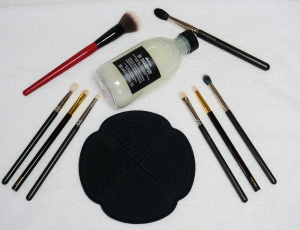 Két jó módszer van a sminkes ecsetek kimosására