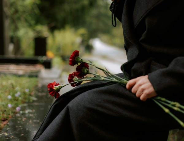 „Pocsolyába lépett és megrázta az áram” – Szürreális halálos balesetek