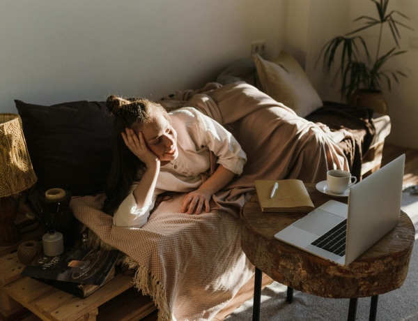 A leglustább csillagjegyek, akik imádják lógatni a lábukat