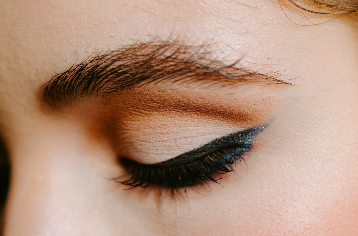 Ez a 12 legjobb hipoallergén szemhéjtus, amivel tartós és gyönyörű szemsminket készíthetsz