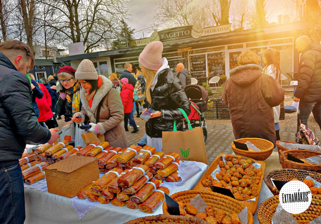 Extramákos karácsonyi süteménykínálat