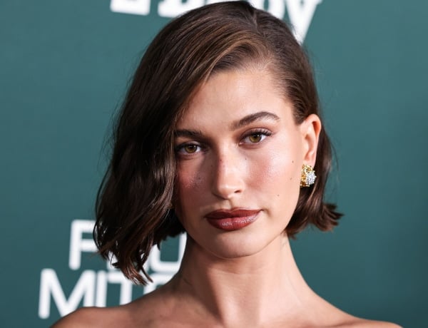 Hailey Bieber hozta el az idei tél legelegánsabb sminktrendjét, ami mindenkinek tökéletesen áll