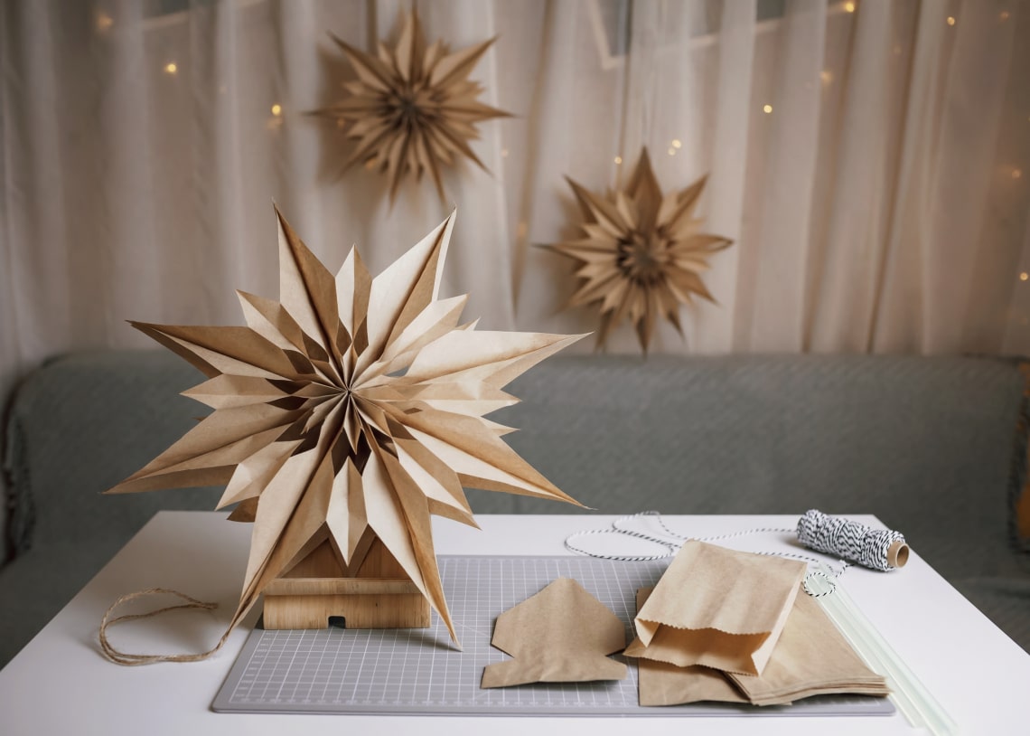 Nézd csak! Ilyen csodaszép karácsonyi dekorációkat készíthetsz csomagolópapírból