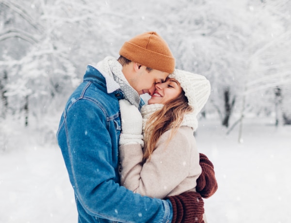 Szorosan, hátulról vagy hátveregetéssel ölel meg a párod? Ezt árulja el rólatok