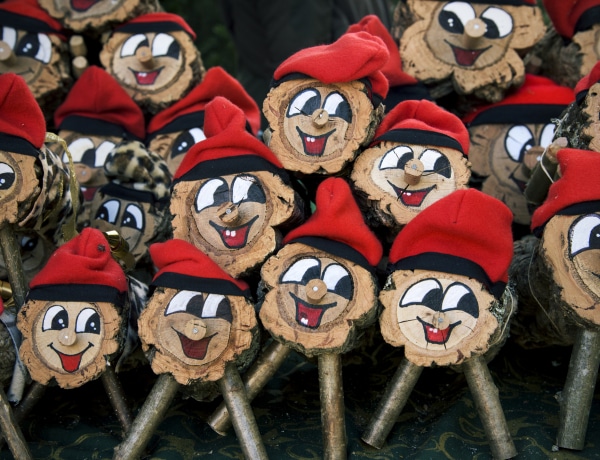 Félelmetes és vicces karácsonyi karakterek a világ különböző pontjairól