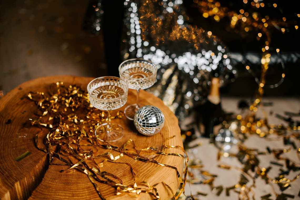 Elegáns szilveszteri partidekoráció ötletek – 6 szuper mód a díszítésre