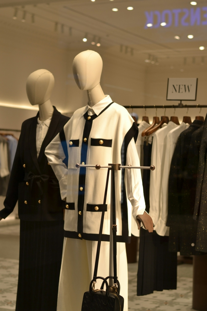 Chanel stílusú ruha szett próbababán