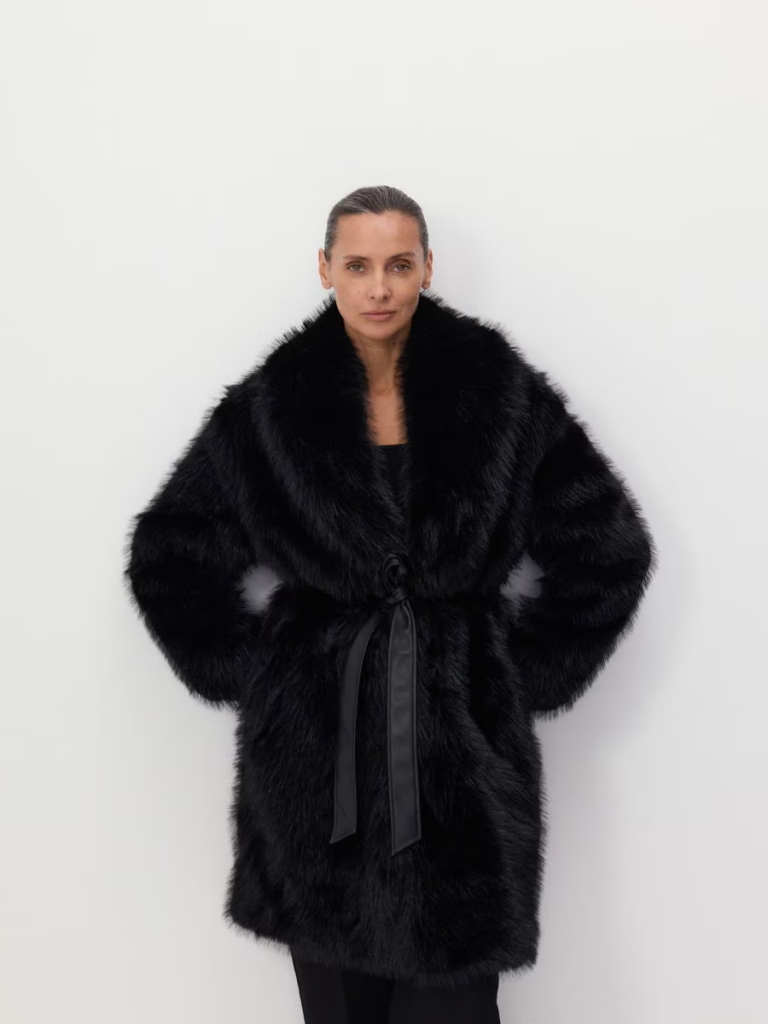 Fekete műszőrme kabát