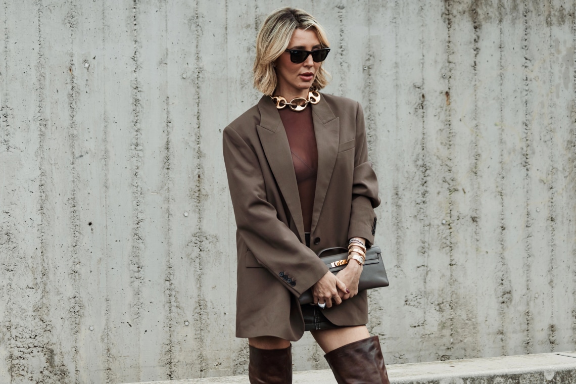 Így viselheted stílusosan 2025 trendszínét, a Mocha Mousse-t