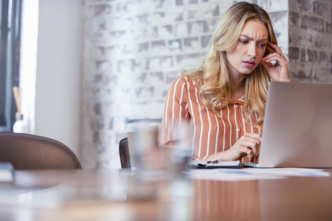 Egy egyetemistát kirúgtak a testszaga miatt. A világ 5 legelképesztőbb pereskedése
