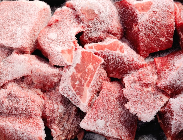 Így ne olvaszd ki soha az ételeket, mert rosszul lehetsz tőlük