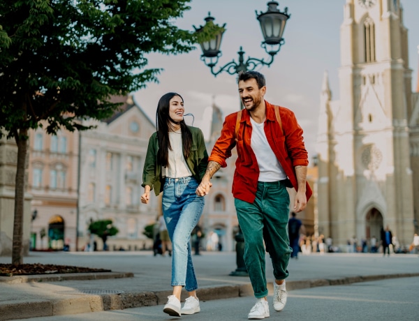 Hogyan sétáltok egymás mellett a pároddal? Ezt árulja el rólatok!