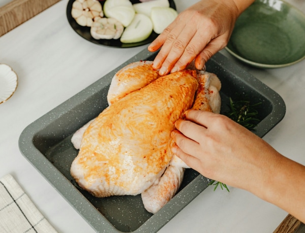 Így kellene valójában megtisztítanod a csirkét főzés előtt