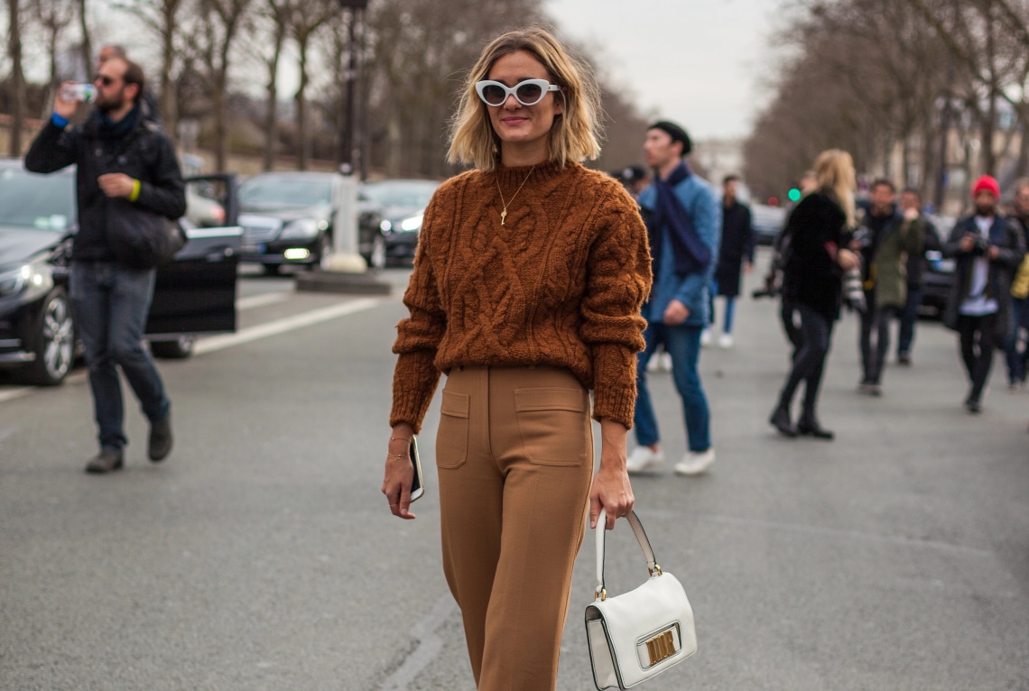 7 outfit ötlet, hogy hogyan viseld a Pantone 2025-ös év színét télen