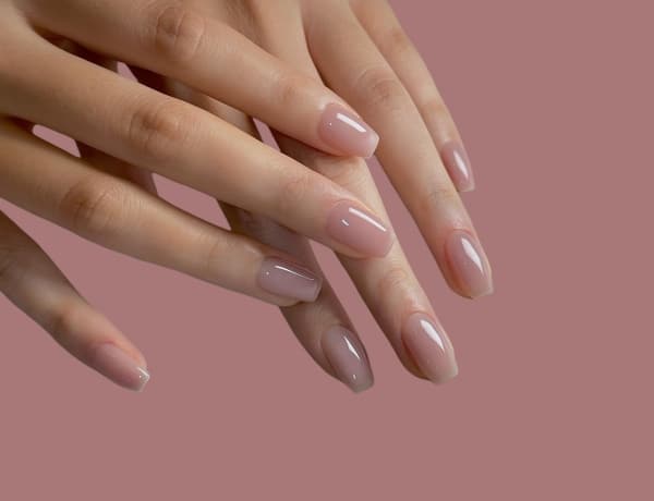 Hódítanak a szappankörmök – az egyszerű manikűr tökéletes a hétköznapokra