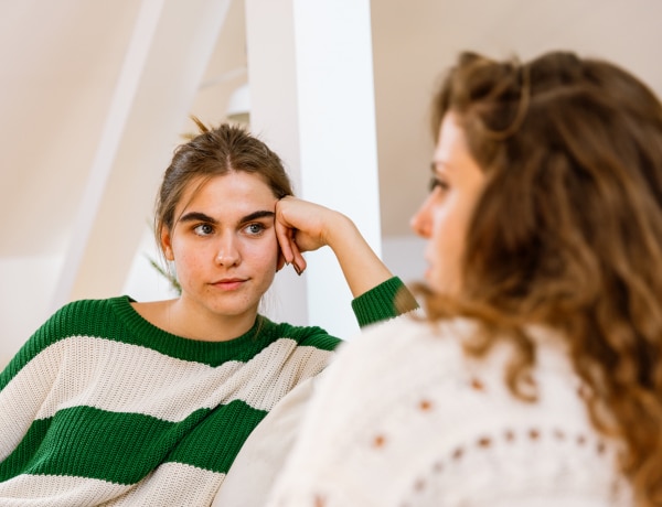 Kedvesnek tűnő mondatok, amik valójában nem azok: Így viselkedik egy passzív-agresszív