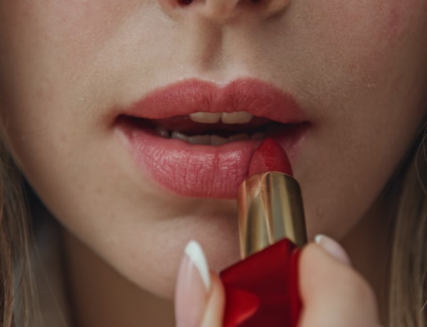 A tökéletes vörös ajkak titka: A 10 legikonikusabb piros rúzs árnyalat