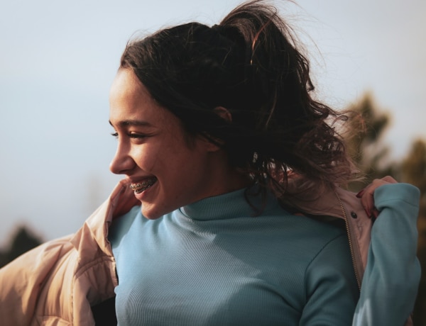 10 tünet, ami azt jelzi: felnőttként is érdemes fogszabályzót berakatnod