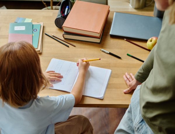 „Segítség, a gyerekem már utál tanulni és suliba járni” Mit tehet a szülő?