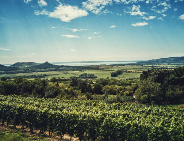 A Balaton rejtett kincsei: 5 nyugalom-sziget a magyar tengernél