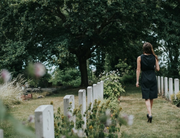 „A szeretője közölte, hogy terhes és a jegygyűrűjét követelte” – Özvegyek meglepetése a férj halála után