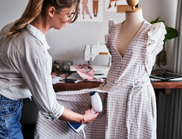 7 trükk, amivel vasaló nélkül is simák lesznek a ruháid