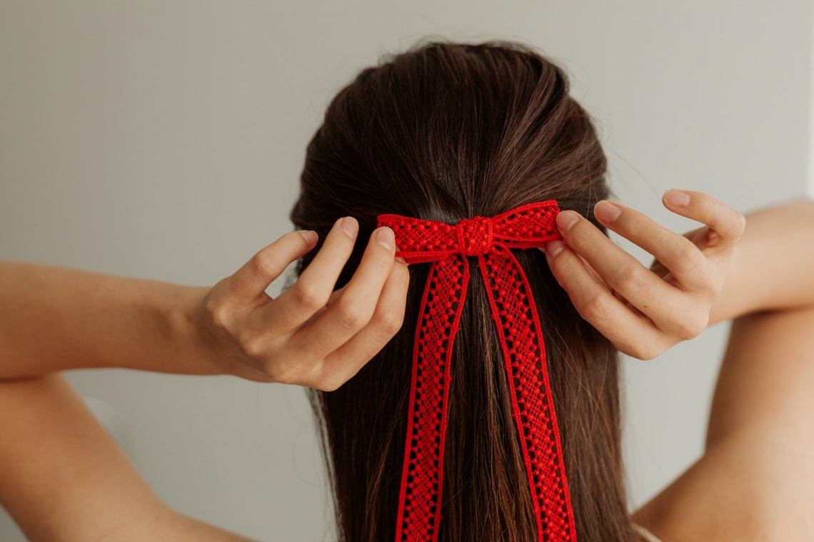 Frizurák, ha nincs időd hajat mosni: 5 stílusos megoldás