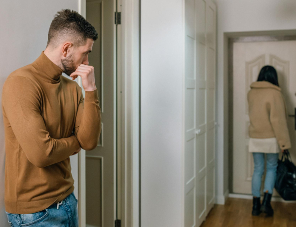 „Alacsony vagyok és fáj a nyaka, ha megcsókol”  A legröhejesebb szakítási indokok