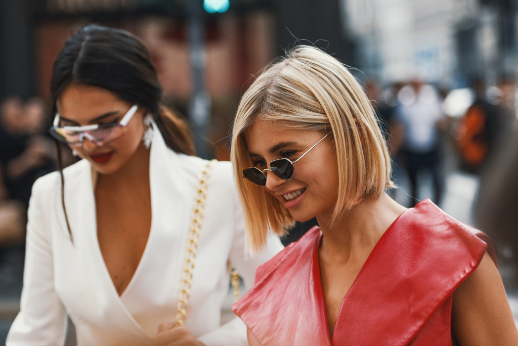 Prada bob: A luxus hatású rövid frizura uralja a tavaszi trendeket