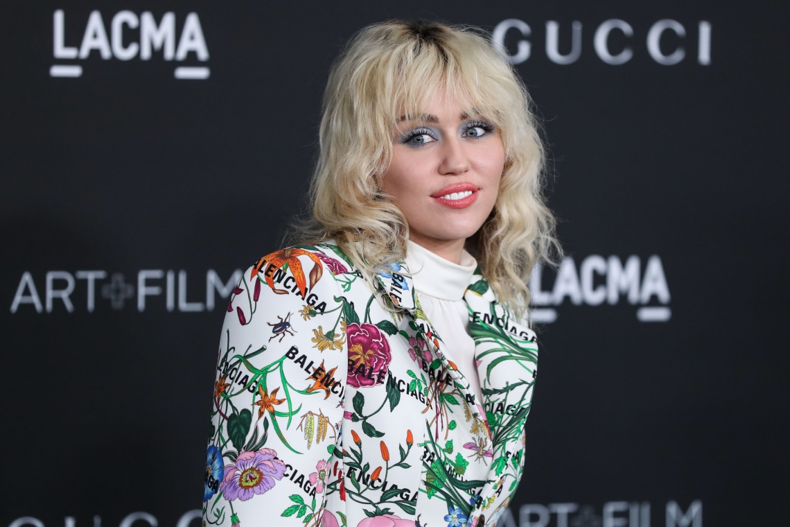 Miley Cyrus szerint a dalírás terápia – 7 sztár arról, hogyan segített a zene a mentális egészségükön
