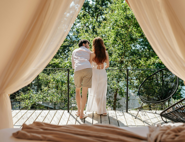 A barátnője vagy, vagy az anyukája? Miért anyáskodnak a nők a partnerük fölött?